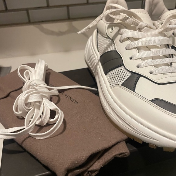 Bottega logo shoe strings w/ extra white shoe strings ( never used) - Picture 3 of 7